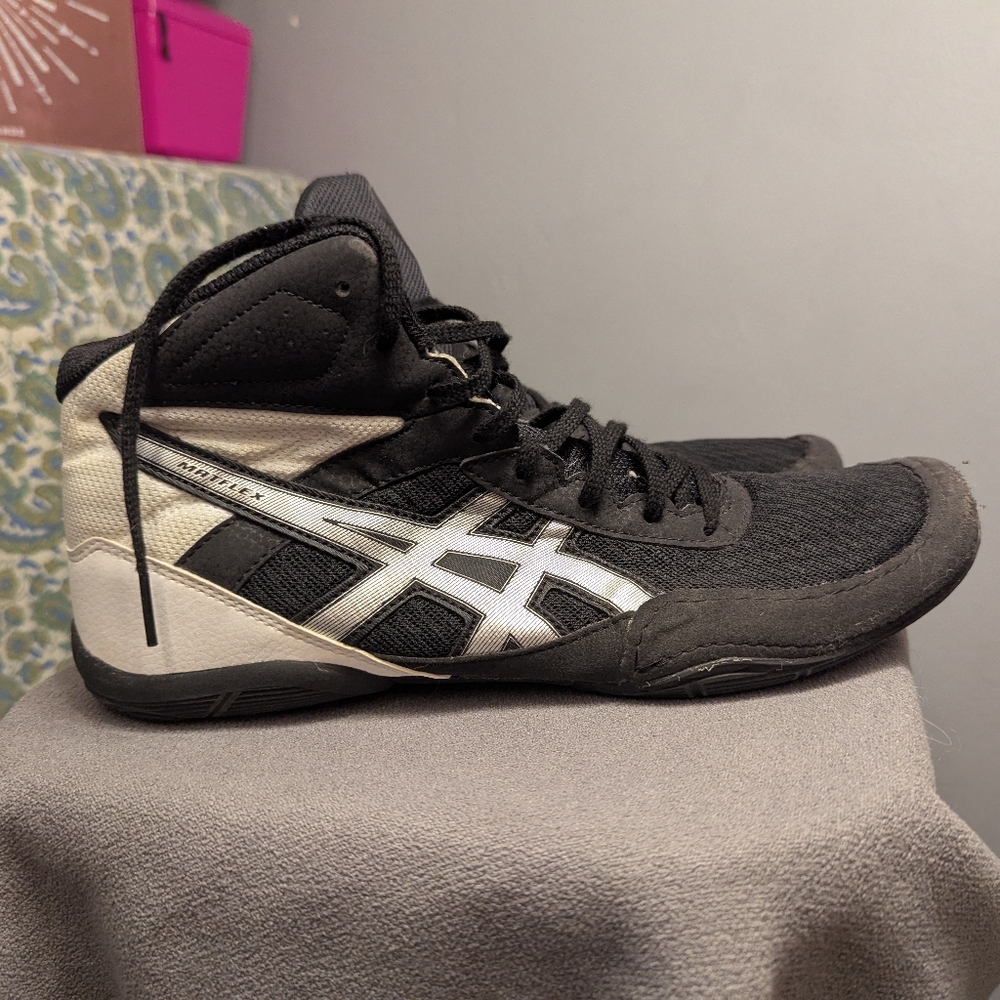 Asics men's size 10 wrestling shoes